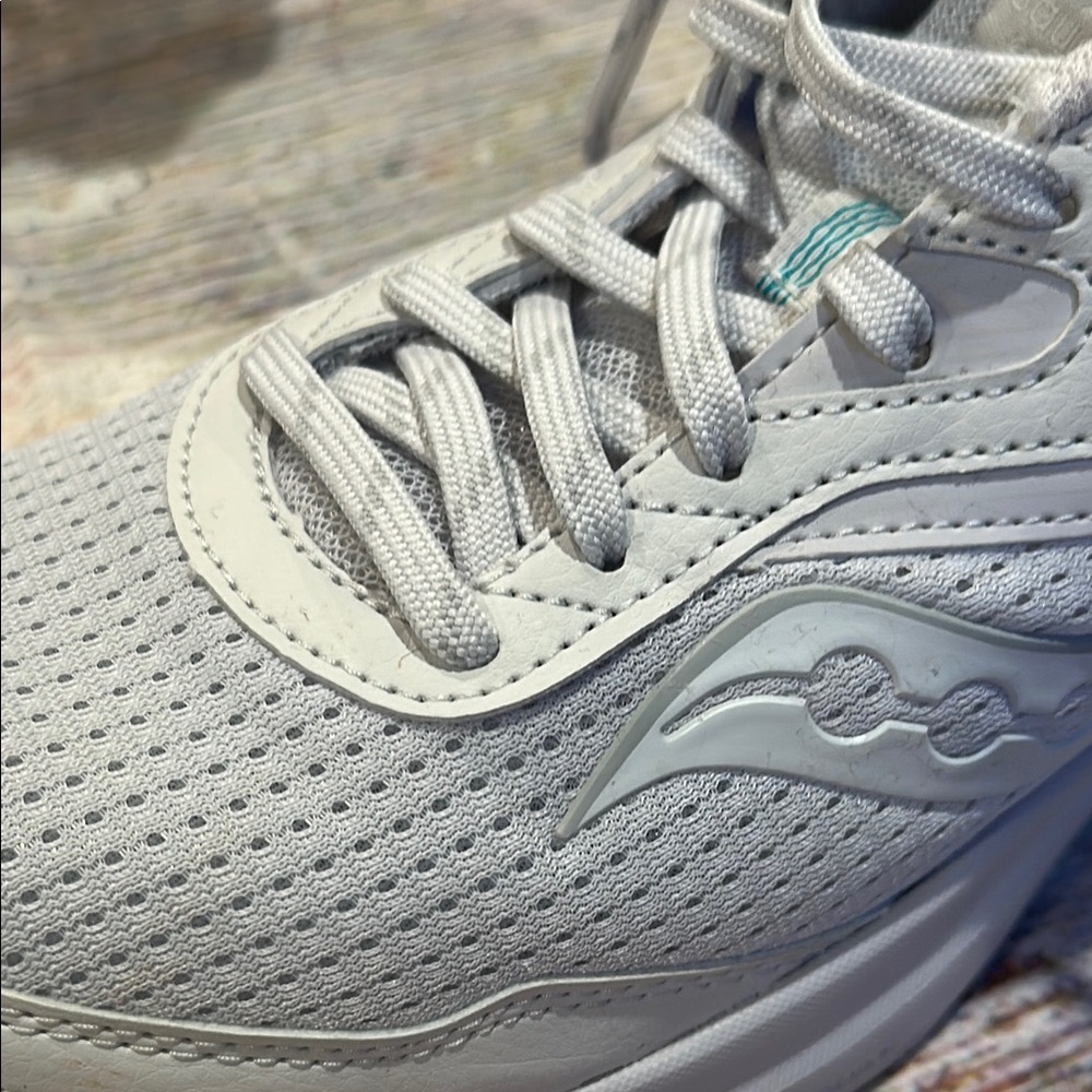Saucony Sz 9.5 Gray Sneakers with Breathable Mesh and Cushioned Sole • NEW! - Picture 13 of 13